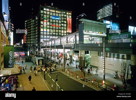 takashimaya mall opening hours.